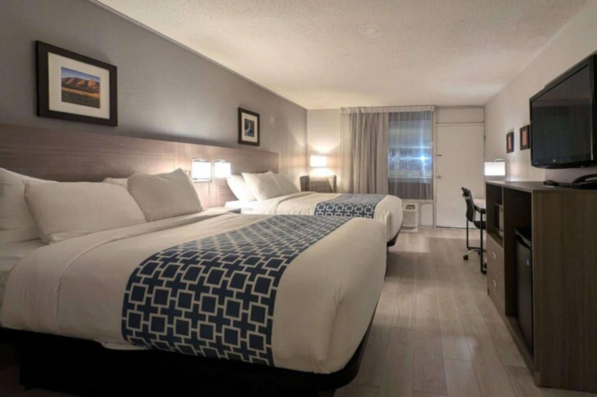 Clarion Inn & Suites And Convention Center Карни Экстерьер фото