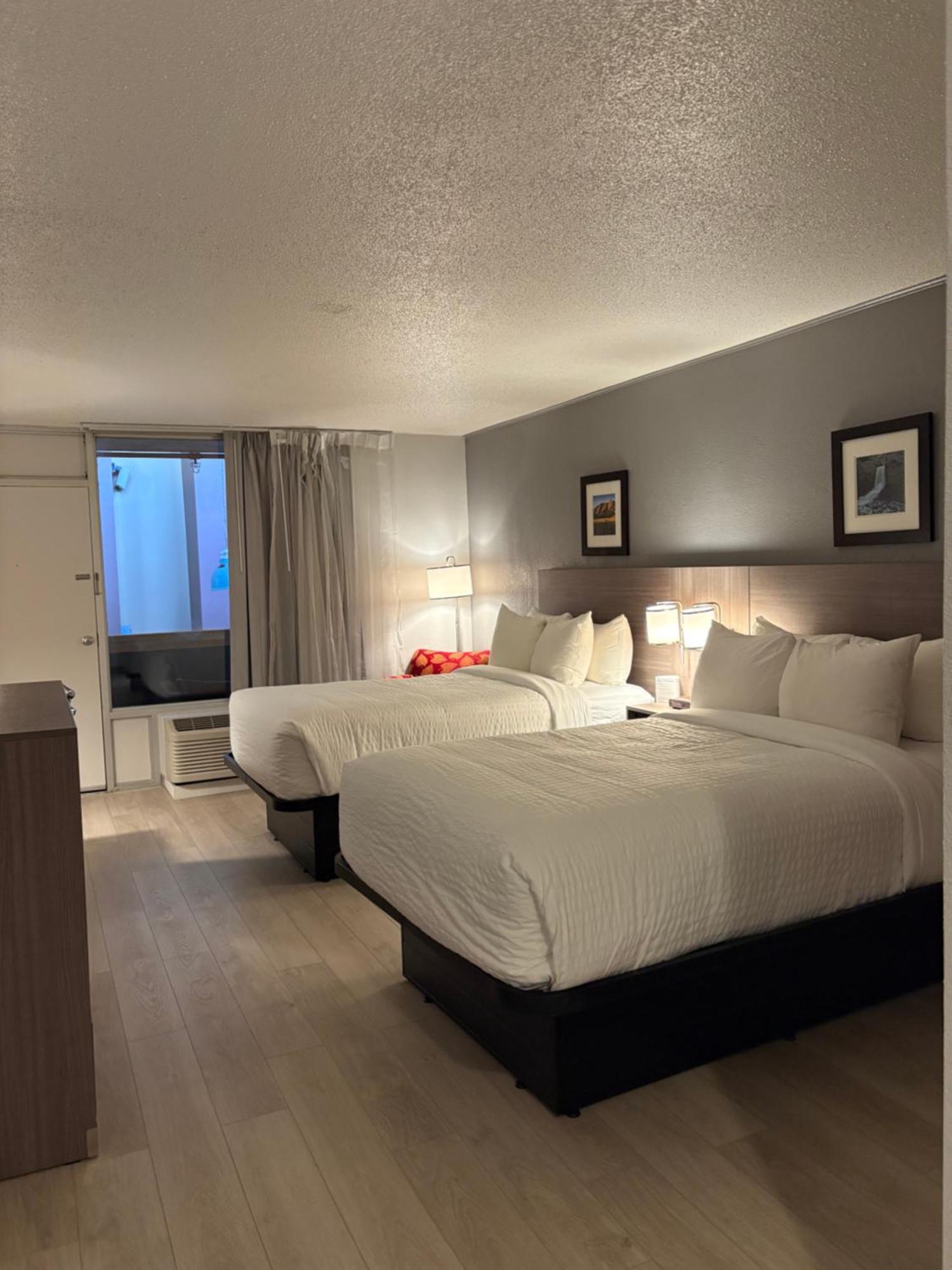 Clarion Inn & Suites And Convention Center Карни Экстерьер фото
