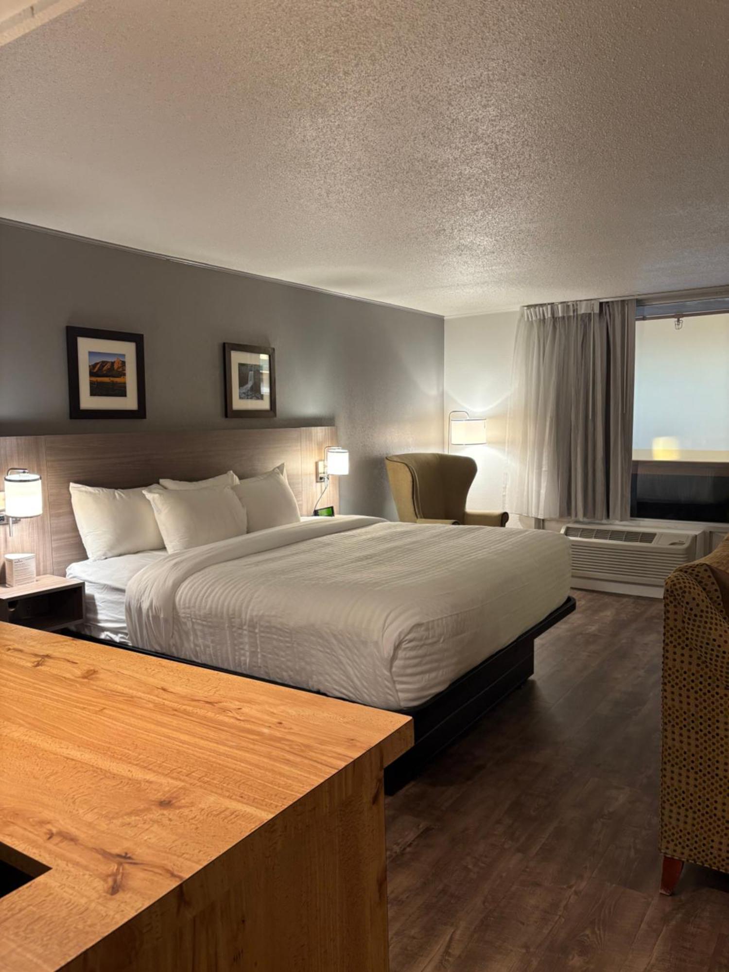 Clarion Inn & Suites And Convention Center Карни Экстерьер фото
