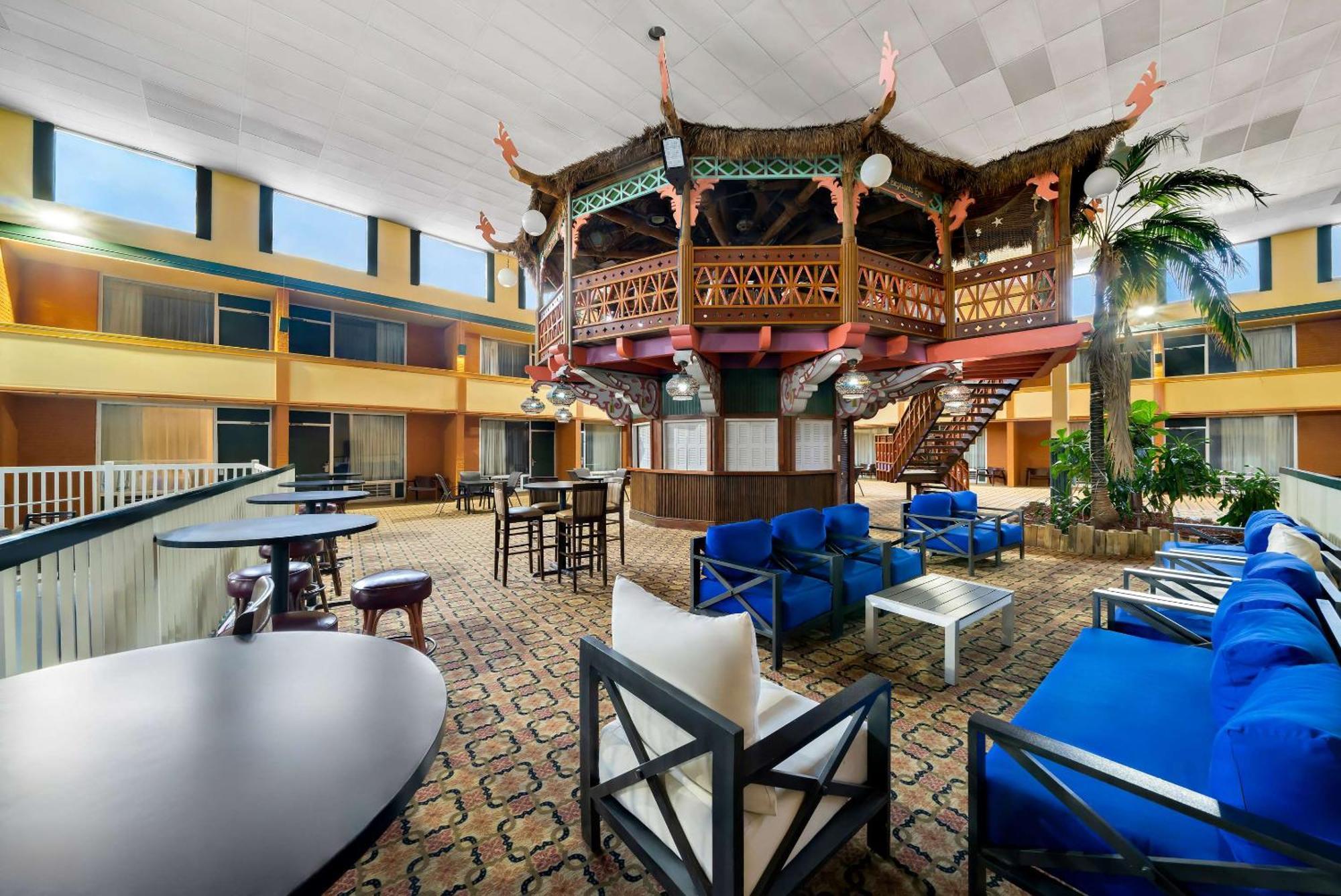Clarion Inn & Suites And Convention Center Карни Экстерьер фото
