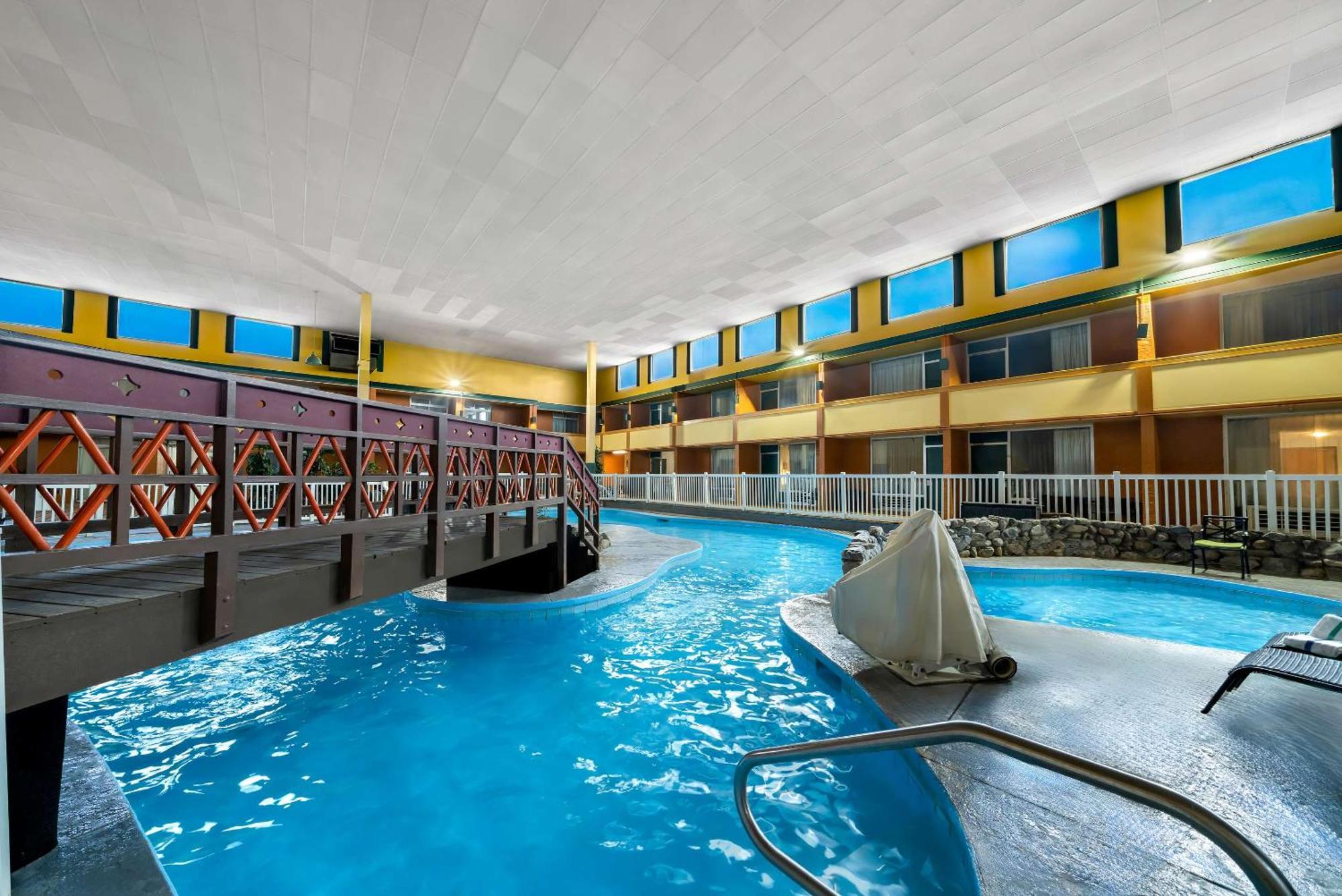 Clarion Inn & Suites And Convention Center Карни Экстерьер фото